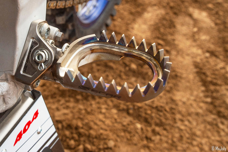 Yamaha Tenere 700 Explore Edition [SCAR] - self-cleaning titanium footrests
