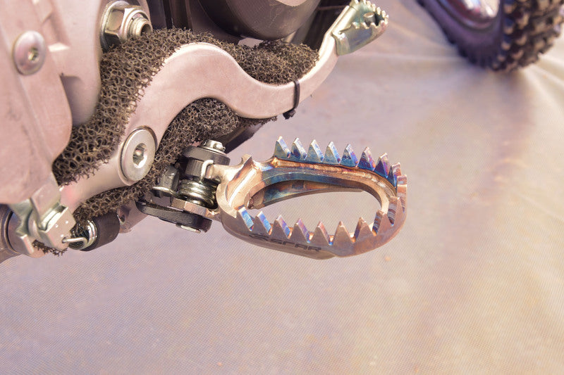 Honda Crf 1100 L Africa Twin [SCAR] - Titanium footrests self-cleaning