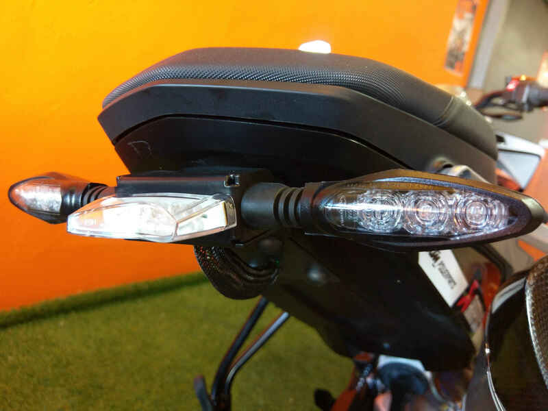 Ktm 890 Duke R [ACCESS DESIGN] - Support de plaque d'immatriculation à hauteur de roue noir KTM Duke 790/890