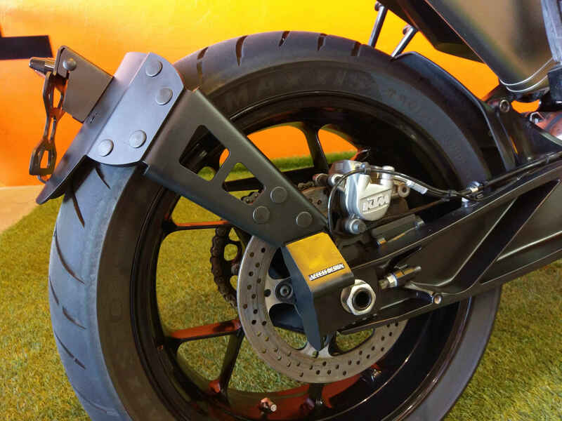 Ktm 890 Duke R [ACCESS DESIGN] - Support de plaque d'immatriculation à hauteur de roue noir KTM Duke 790/890