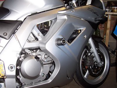 Suzuki SV 650 S [2003-2012] - Aero-Crash-Protektoren (Schwingenlagerung) Schwarz Suzuki SV650 Full Faired