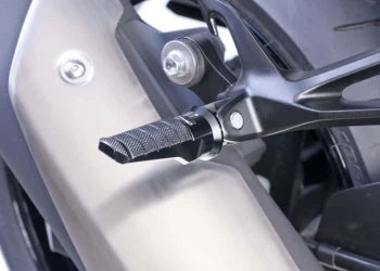 TRIUMPH SPEED TWIN 900 [2025] – Adaptateur repose-pieds coussinet en caoutchouc “Rider” – Noir