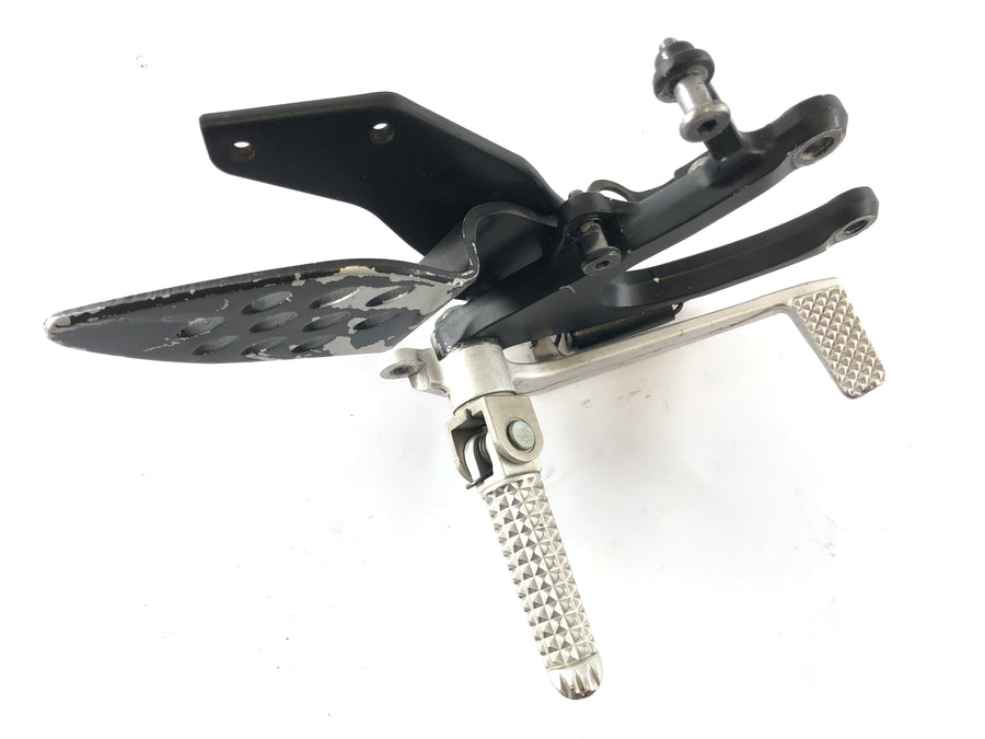 Yamaha YZF R1 RN12 [2005] - Right footrest with holder and brake pedal