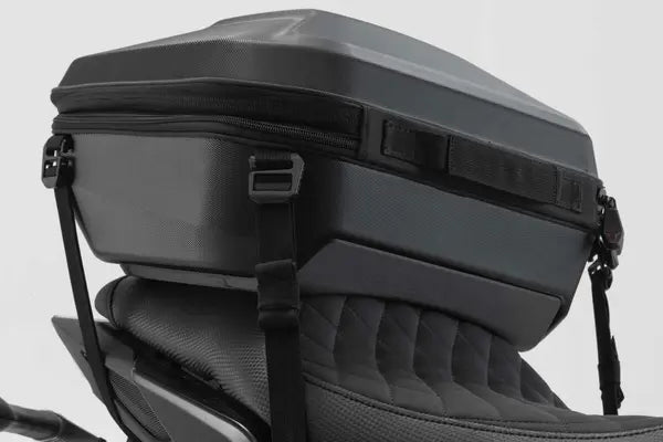 Moto Guzzi V 7 III Stone [SW-MOTECH] – Variante de sangle de tension pour top case Urban ABS avec insert de base