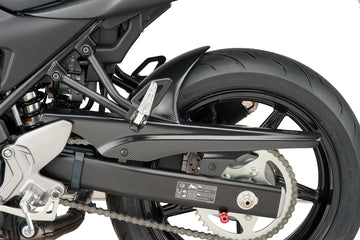 TRIUMPH BONNEVILLE T 120 NOIR [2025] - Enjoliveur de roue arrière | Aspect carbone | PUIG5019C