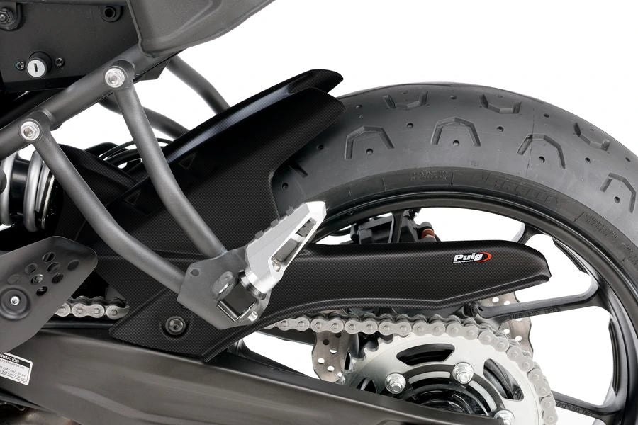 TRIUMPH BONNEVILLE T 120 NOIR [2025] - Enjoliveur de roue arrière | Aspect carbone | PUIG7048C