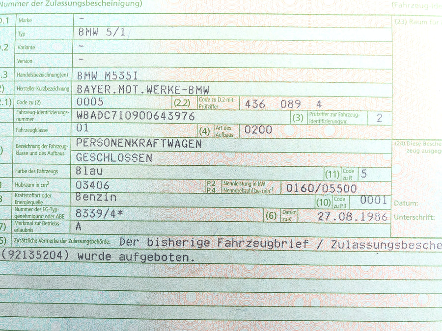 BMW M 535i E28 [1986] - Passage de roue avec numéro de châssis et papiers de carrosserie