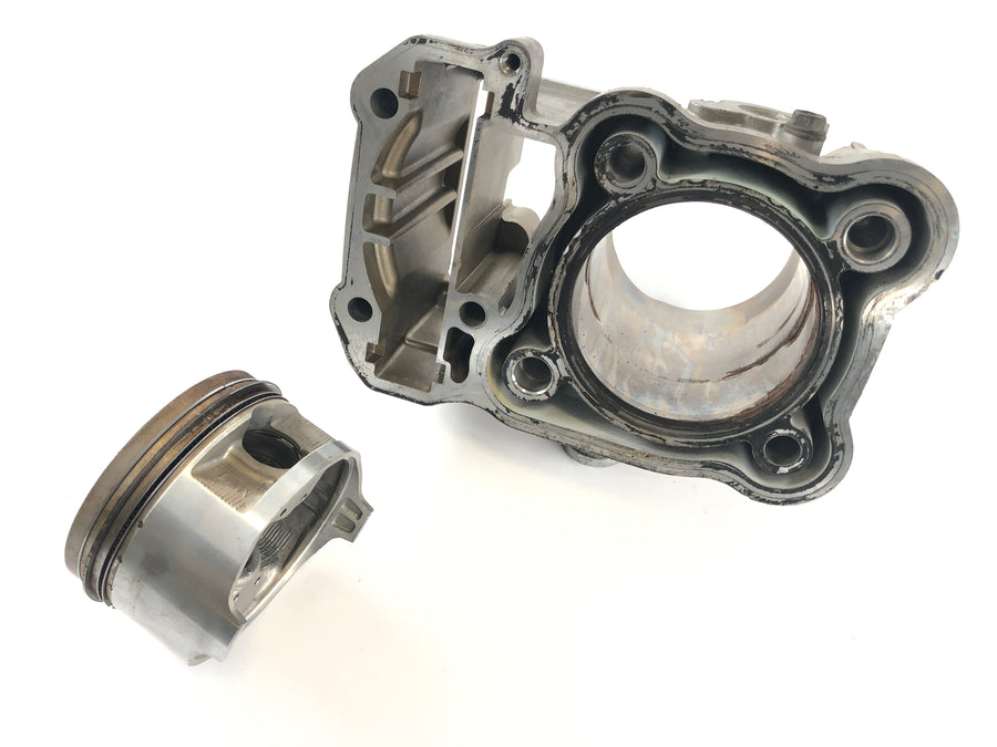 Honda XRV 750 Africa Twin RD04 [1993] - Cylindre avec piston arrière