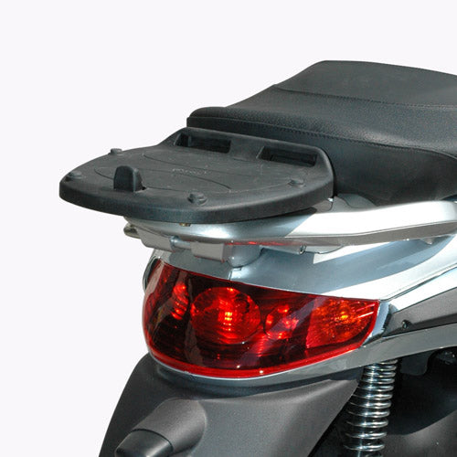 Piaggio Beverly 500 [GIVI] - Topcase Träger für MONOLOCK® Koffer benutzen Sie die im Koffer mitgelieferte Platte