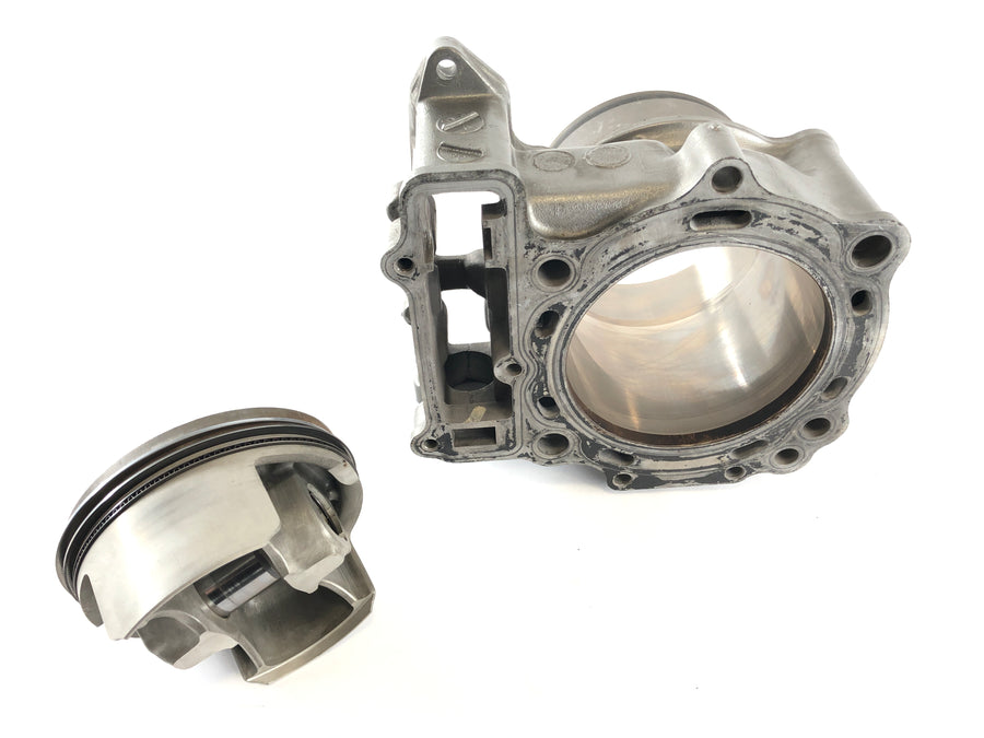 Suzuki DL 1000 V-Strom [2006] - Cylindre avec piston à l'avant