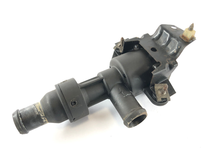 BMW M 535i E28 [1986] - Bride de liquide de refroidissement avec thermostat