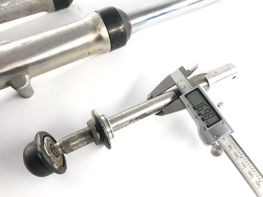 Yamaha XS 650 Type 447 [1975] - Fourche Fourche télescopique avec axe