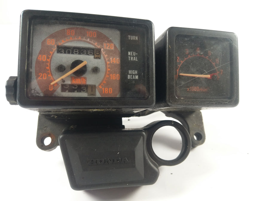 Honda XL 600 LM - Compteur de vitesse et tachymètre dans le cockpit