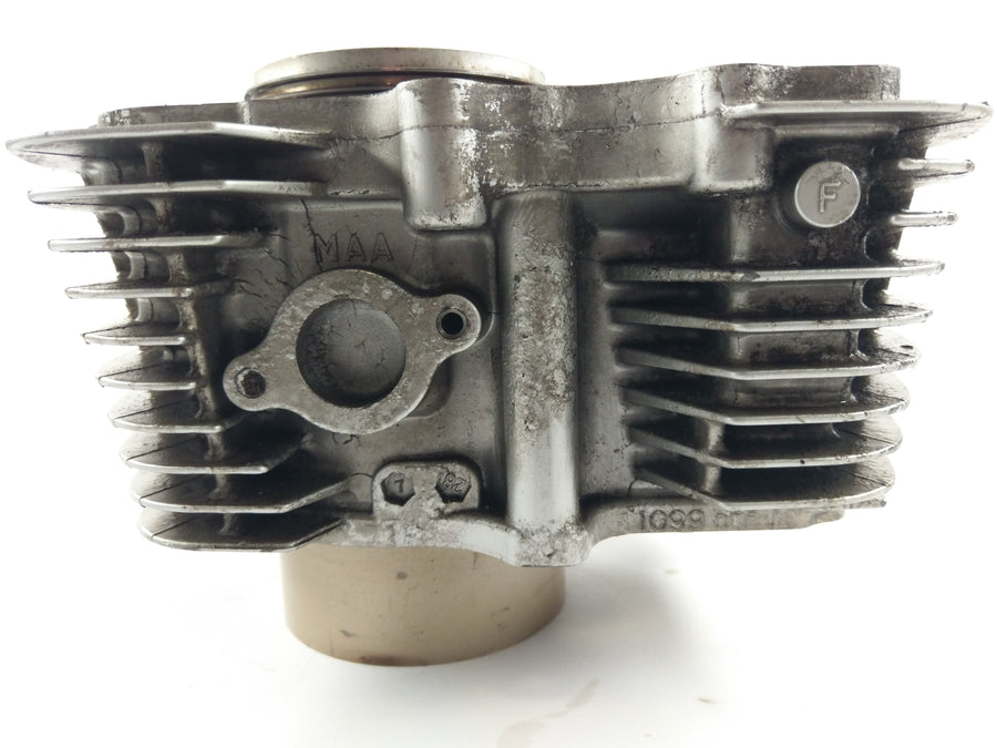 Honda VT 1100 SC32 [1999] - Cylindre avec piston à l'avant