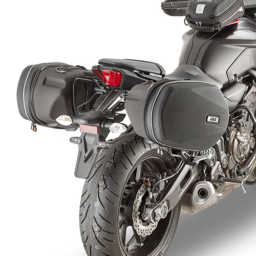 Yamaha MT 07 [GIVI] - Entretoise pour sacoches ou sacoches EASYLOCK c'est possible