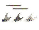 Suzuki RG 250 Gamma GJ21D - Fourchettes et axes de changement de vitesse-2