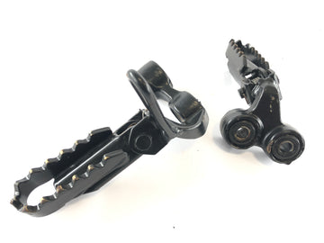 Suzuki DR 800 S SR42B [1991] - Repose-pieds conducteur droit et gauche - 0