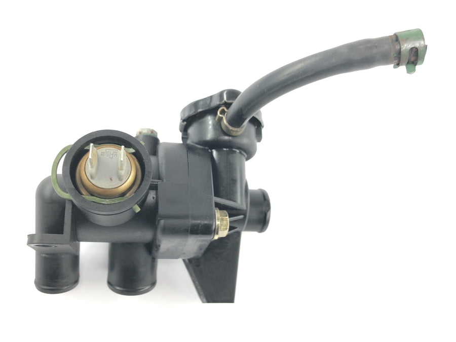 Triumph Thunderbird 900 T309RT [1995] - Goulotte de remplissage du boîtier de thermostat de radiateur