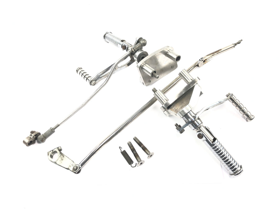 Yamaha XVS 650 4VR [1997] - Footrest system, forward footrests with lever and linkage