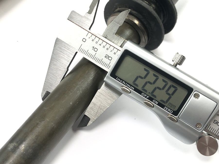 Yamaha YZF R1 RN04 [2001] - Fourche Fourche suspendue à fourche inversée avec axe