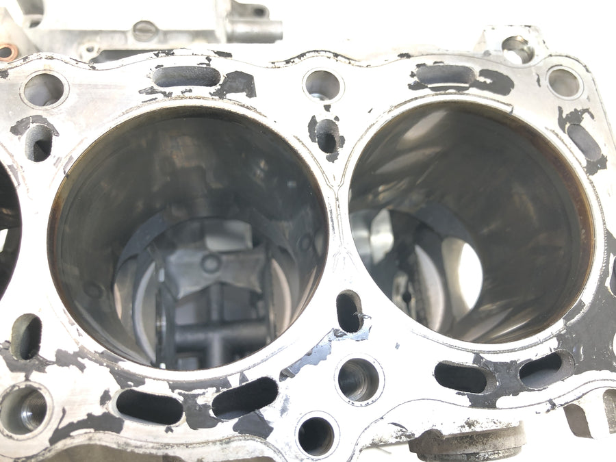 Suzuki GSX R 1000 WVB6 K6 [2006] - Engine block crankcase cylinder housing with piston