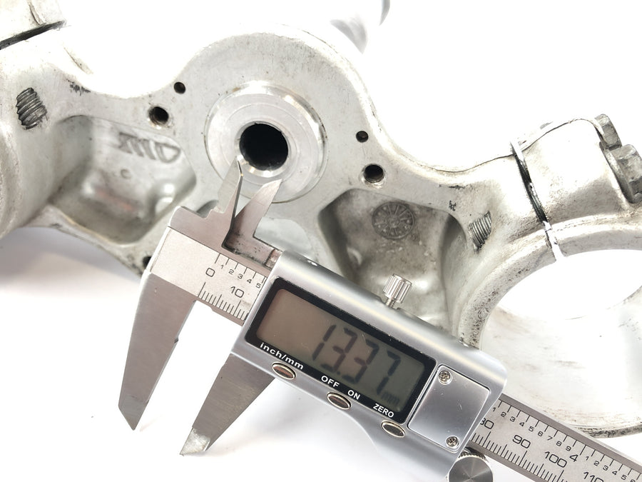 KTM LC4 640 EGS [2004] - Fork Bridge ci-dessous