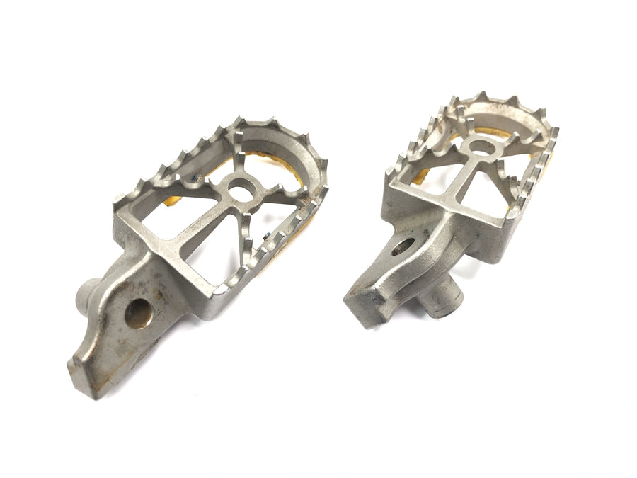 Suzuki RM Z 250 RJ41A [2007] - Footrests Driver footrests pair aluminum