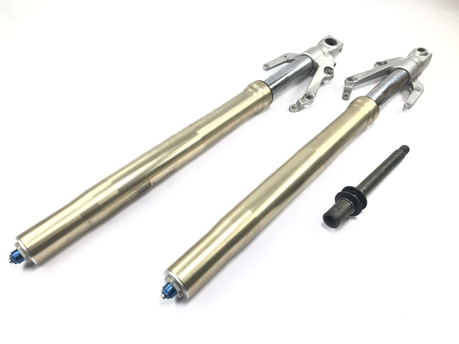 Yamaha YZF R1 RN04 [2001] - Fourche Fourche suspendue à fourche inversée avec axe