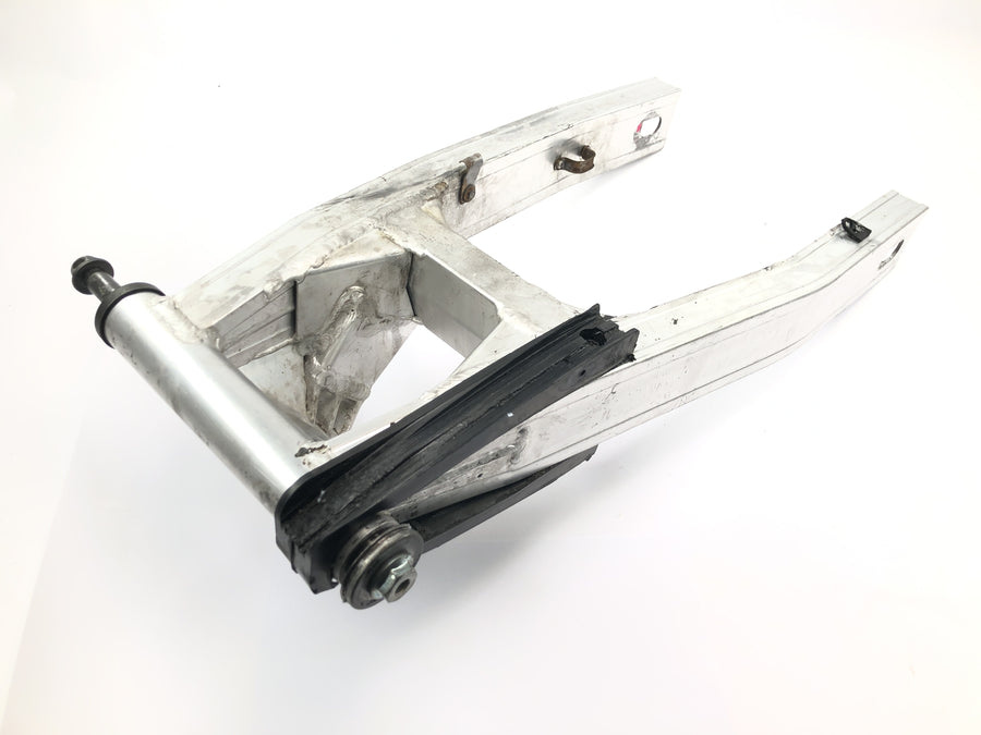Suzuki GSX R 1100 GU74C [1987] - Swing arm rear wheel swing arm