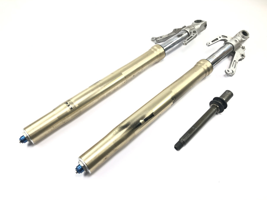 Yamaha YZF R1 RN04 [2001] - Fourche Fourche suspendue à fourche inversée avec axe