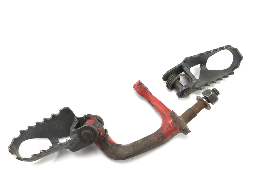 Honda XR 600 R PE04 [1992] - Footrests Driver footrests with holder