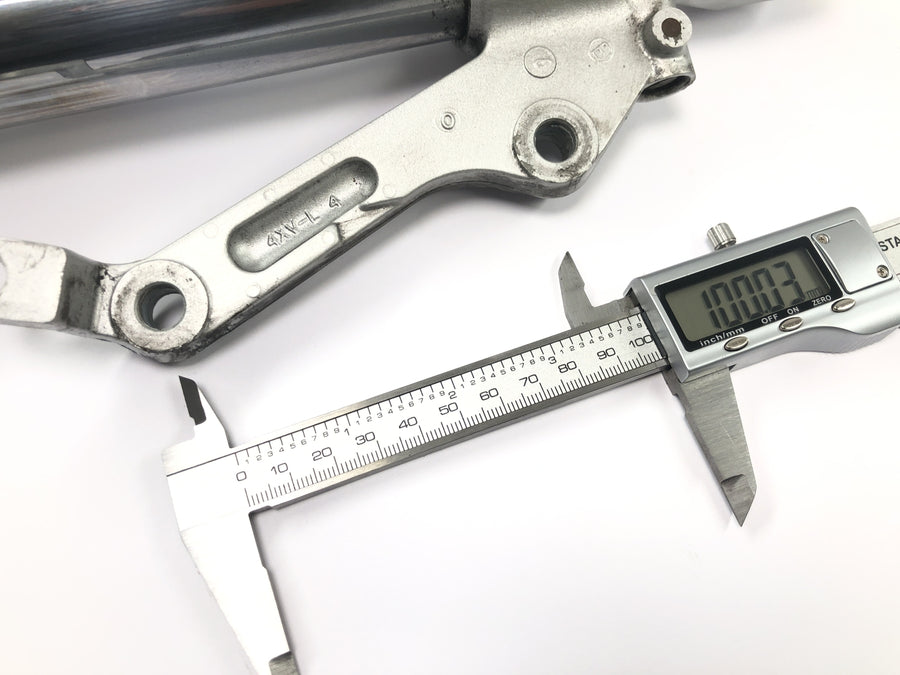 Yamaha YZF R1 RN04 [2001] - Fourche Fourche suspendue à fourche inversée avec axe