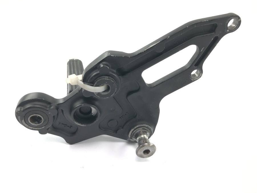 Yamaha MT07 RM04 [2014] - Driver's footrest with holder on the right footrest