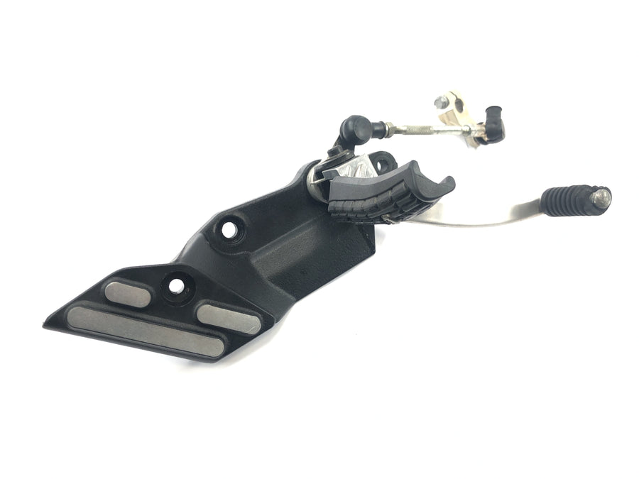 Triumph Daytona 1200 T300D [1994] - Driver's left footrest system with shift pedal and shift linkage