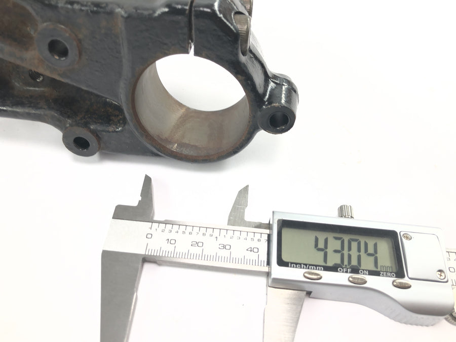 Yamaha XV 1600 Wild Star VP08 [2002] - lower fork bridge steering head yoke