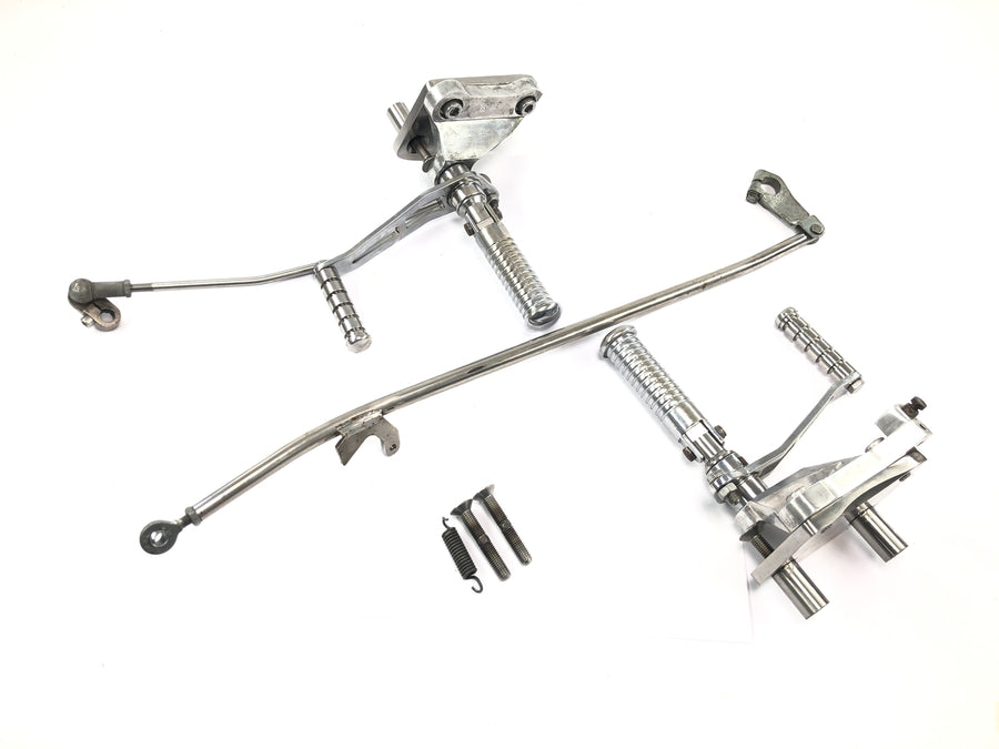 Yamaha XVS 650 4VR [1997] - Footrest system, forward footrests with lever and linkage