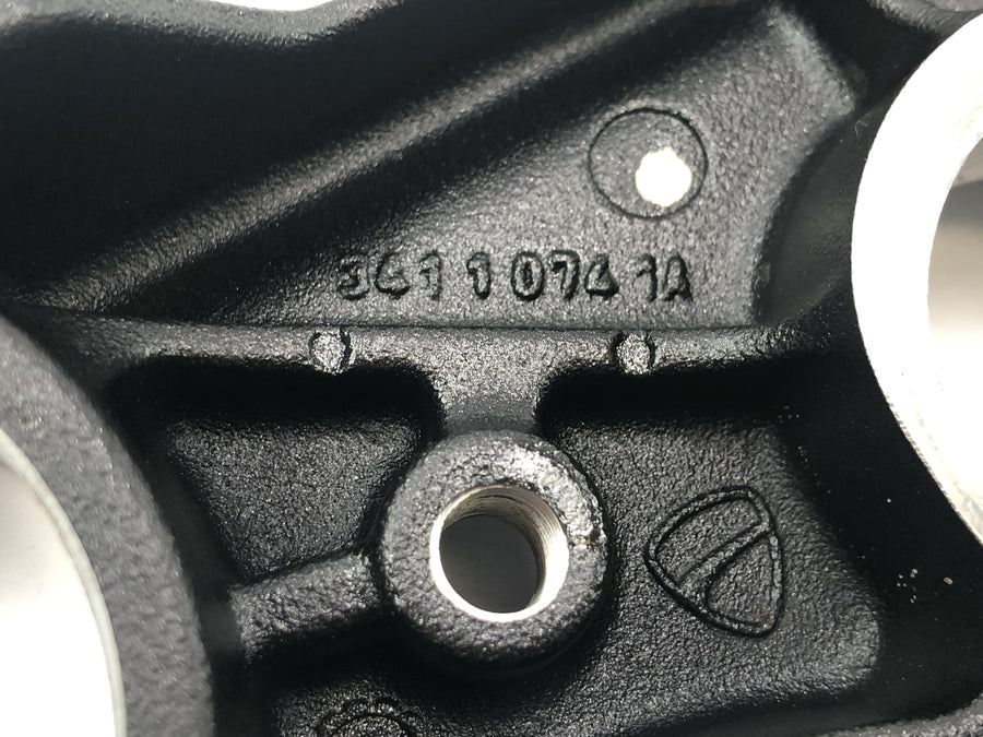 Ducati Multistrada 1200 S Touring [2009] - pont de fourche sur le support de rehausse supérieur