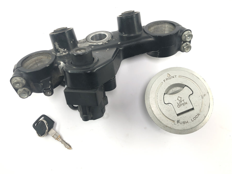 Honda NX 650 Dominator RD02 [1994] - Ignition lock fork bridge at the top with tank lock