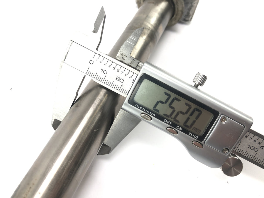 KTM Duke 690 A3 [2012] - Axe de roue arrière Axe de roue arrière