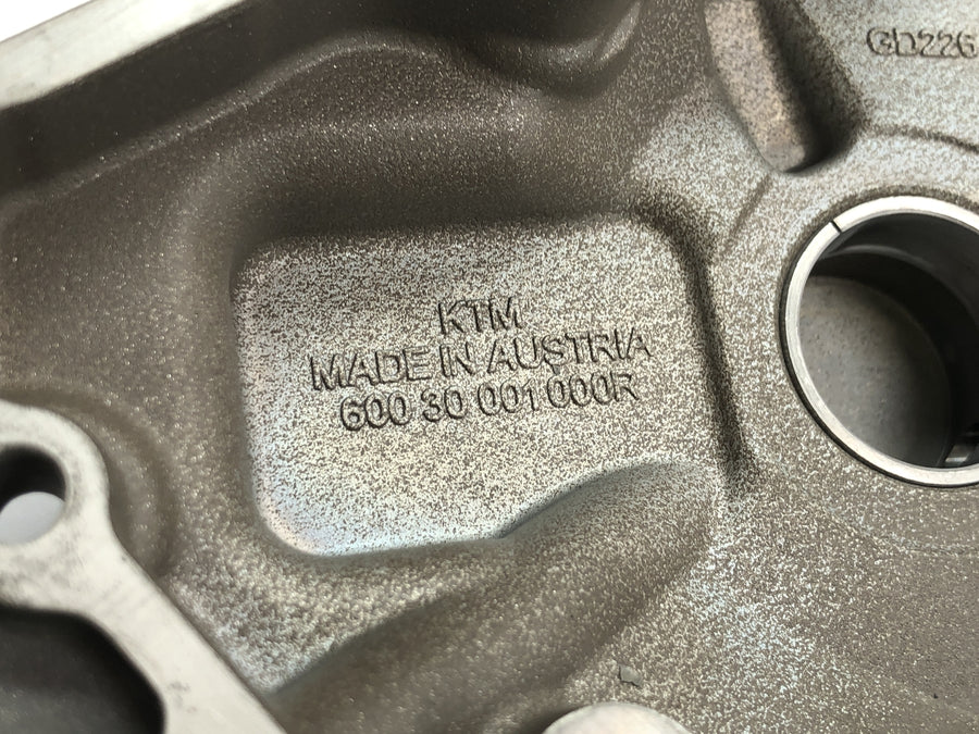 KTM 950 Adventure LC8 [2004] - Clutch cover inside engine cover water pump
