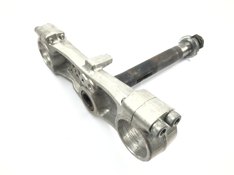 Suzuki GSX R 1100 GU74C [1987] - lower fork bridge steering head bridge fork clamp