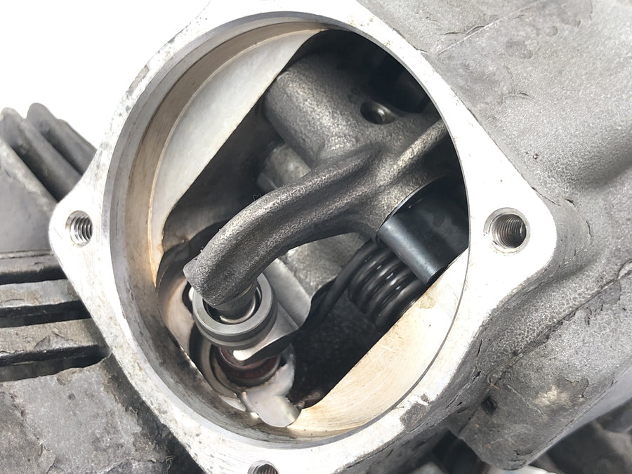 Ducati Multistrada 1000 DS [2003] - Cylinder head at the front valve train lying cylinder