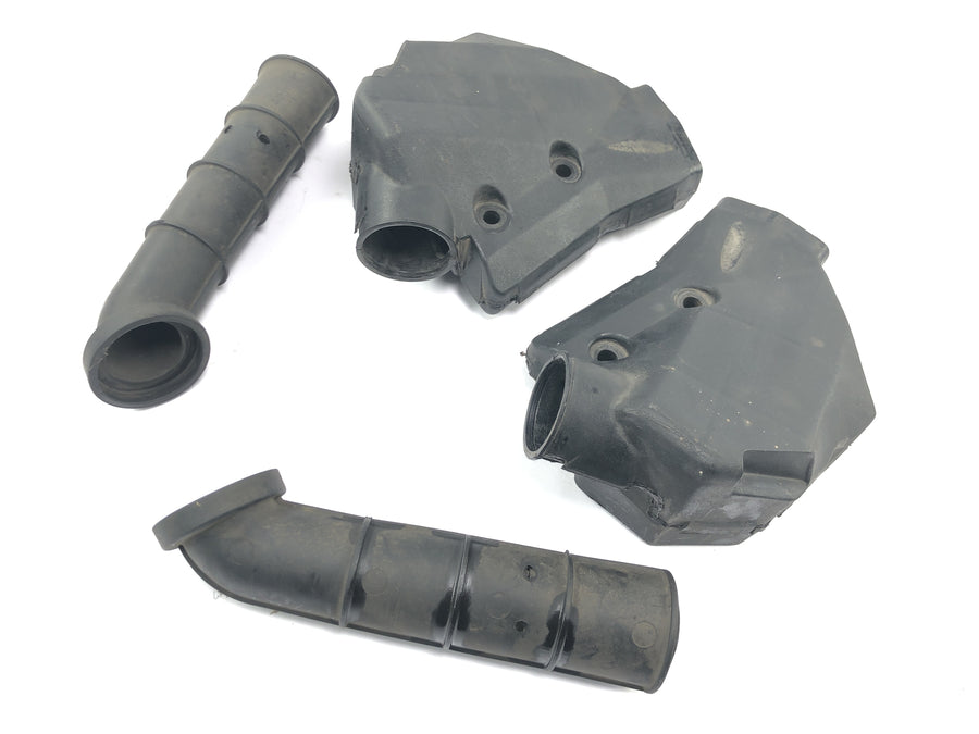Triumph Daytona 900 T300D [1996] - Air filter box airbox intake funnel air guide