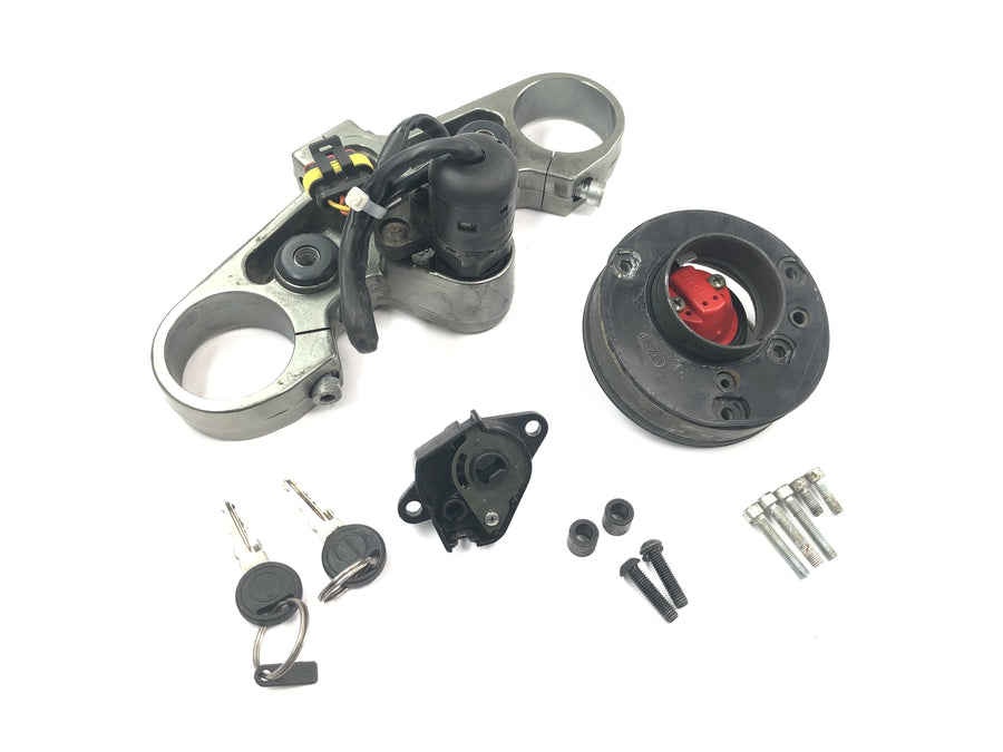 Moto Guzzi V10 Centauro [1998] - Lock set ignition lock with fork bridge at the top of the tank cap
