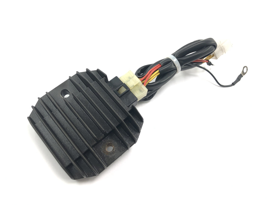 Honda CBR 900 RR Fireblade SC33 [2000] - Voltage regulator rectifier regulator