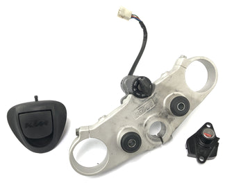KTM 690 SM Prestige [2007] - Fork Bridge en haut avec couverture de verrouillage d'allumage de verrouillage d'allumage
