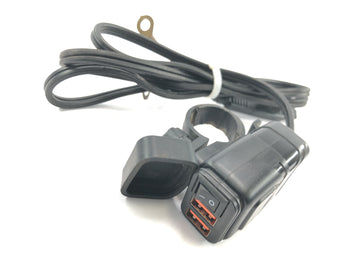 Yamaha XV 1600 Wild Star VP08 [2002] - Prise de charge USB double