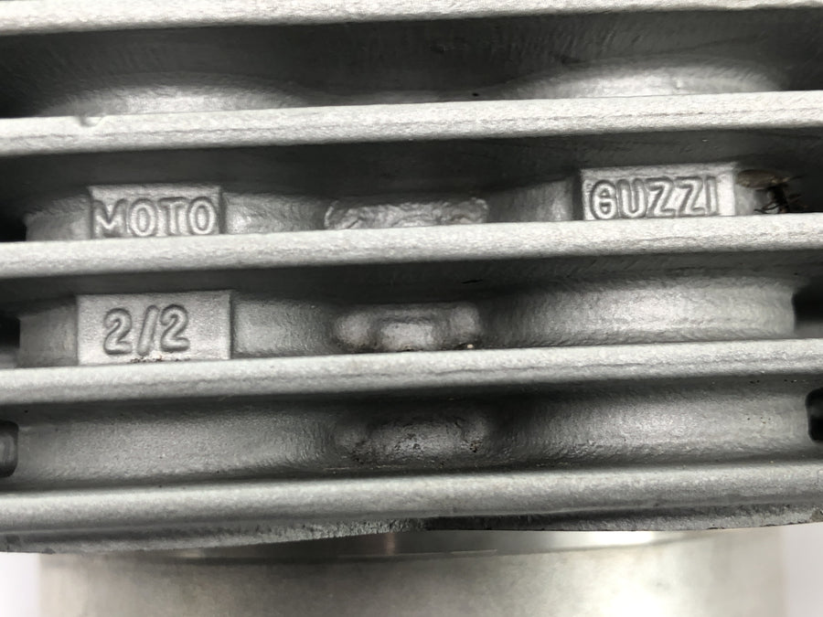 Moto Guzzi V11 Sport [1999] - cylindre avec piston à droite