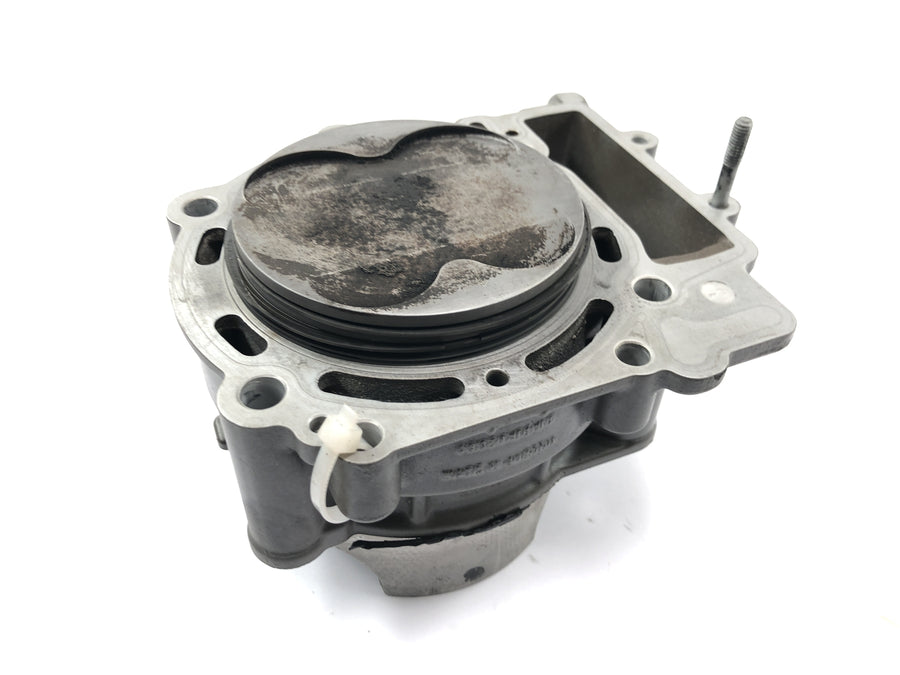 KTM 950 Adventure LC8 [2004] - Cylinder with rear piston