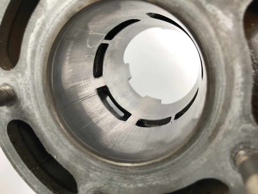 Yamaha DT 125 R DE03 [2000] - cylindre avec piston
